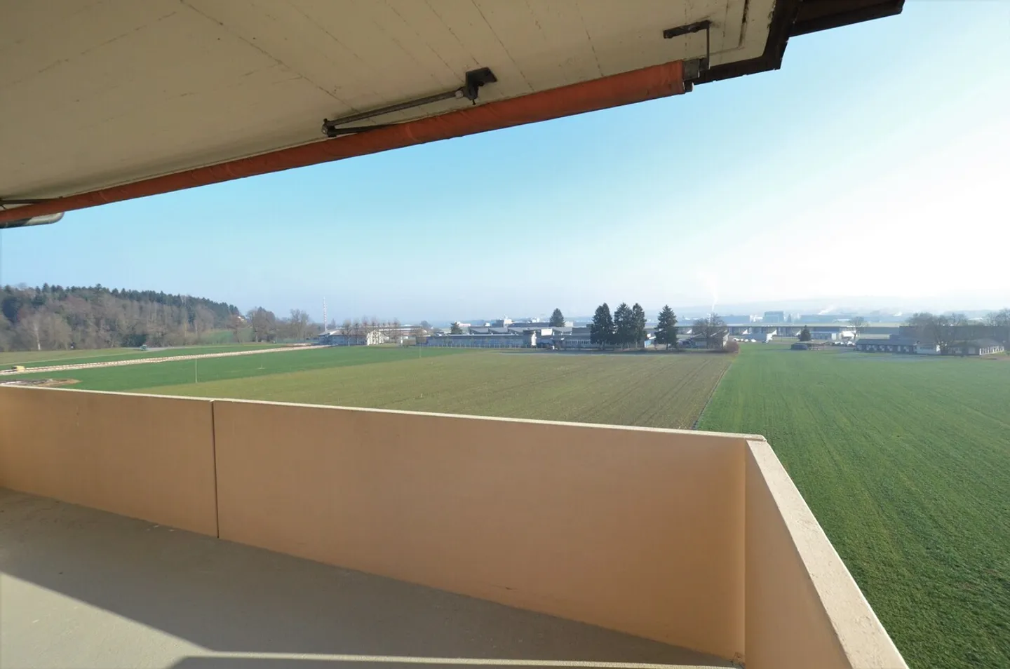 Appartement en attique de 4,5 pièces avec vue - Photo 2 sur 7
