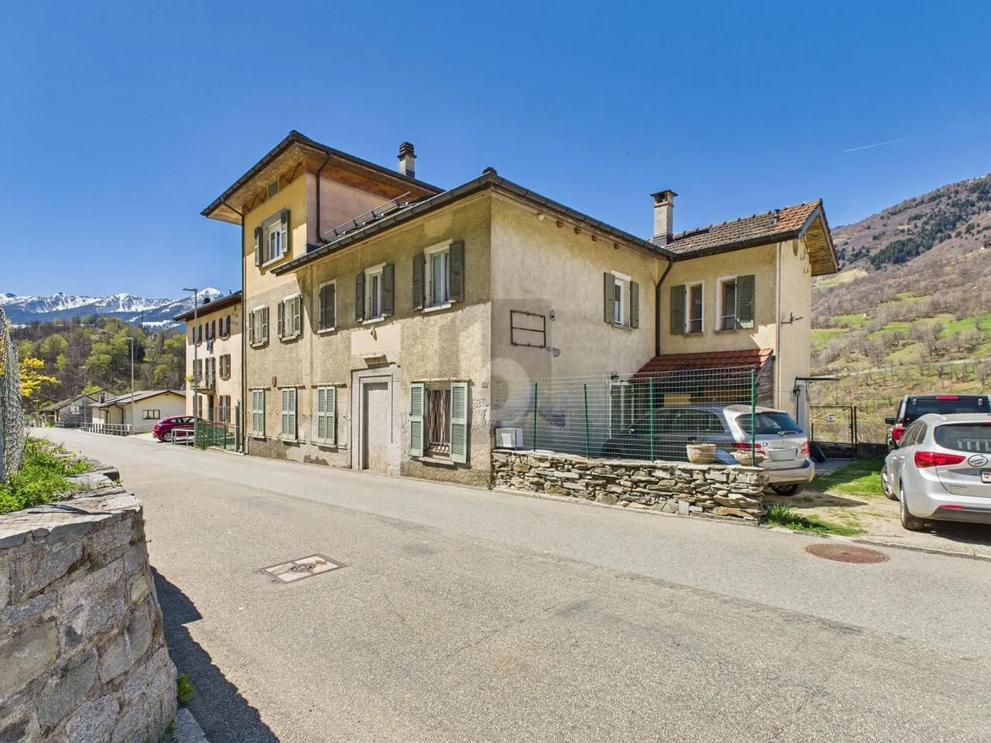 SPAZIOSA CON MOLTO TERRENO EDIFICABILE - Foto 4 di 6