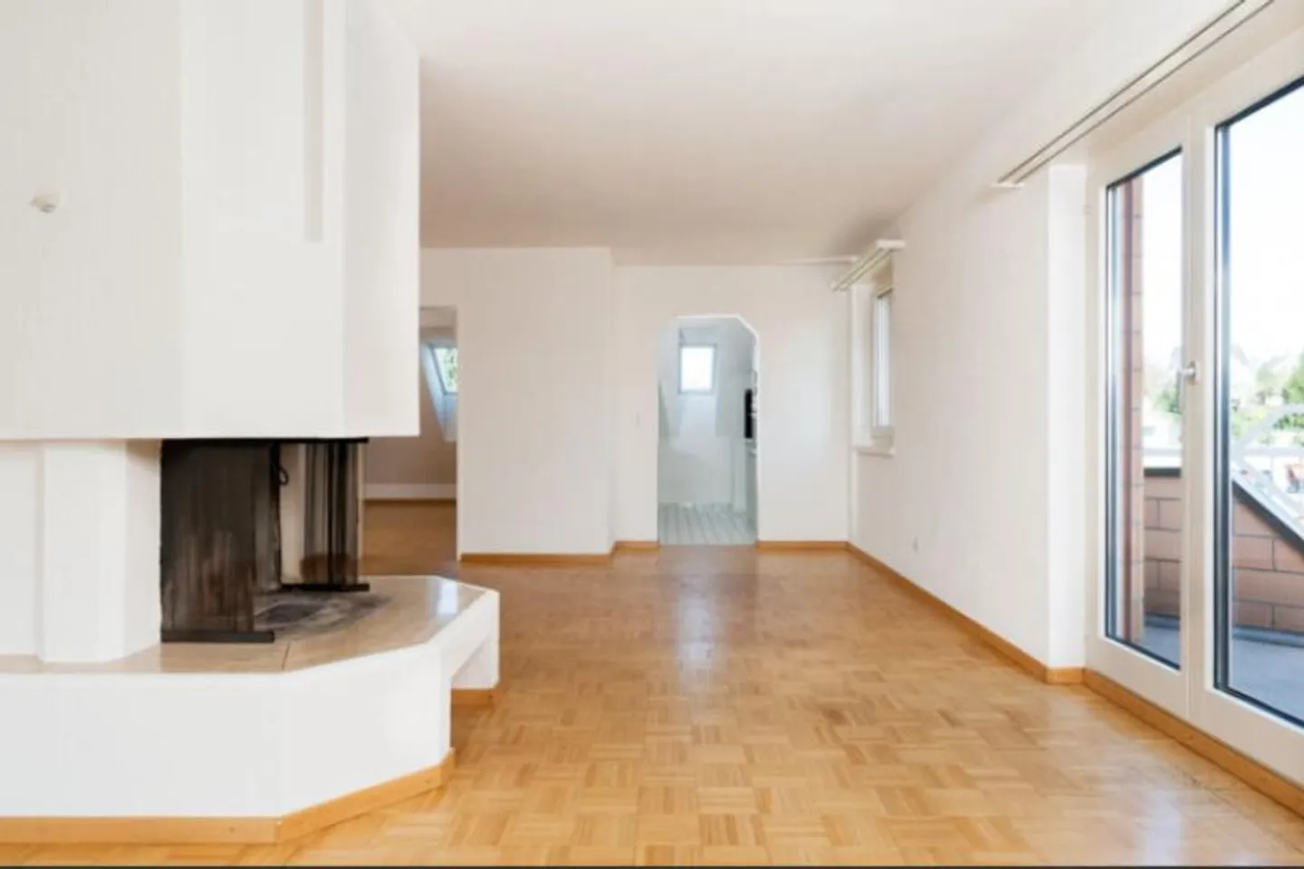 Ampio appartamento di 4,5 stanze con area giardino - Foto 2 di 5