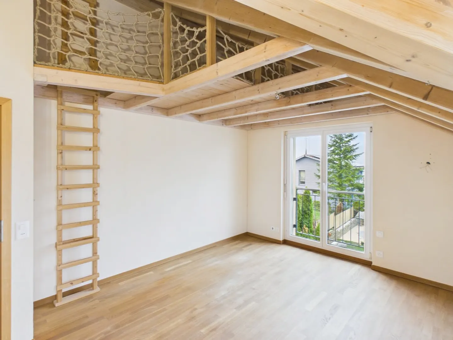 Ein Haus mit Charakter. Ein Ausblick zum Bleiben. - Photo 6 of 9