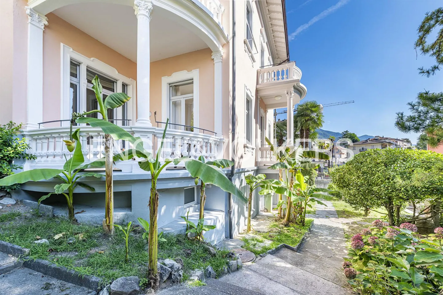 Elegant turn-of-the-century villa in Muralto (40) - Photo 2 of 13