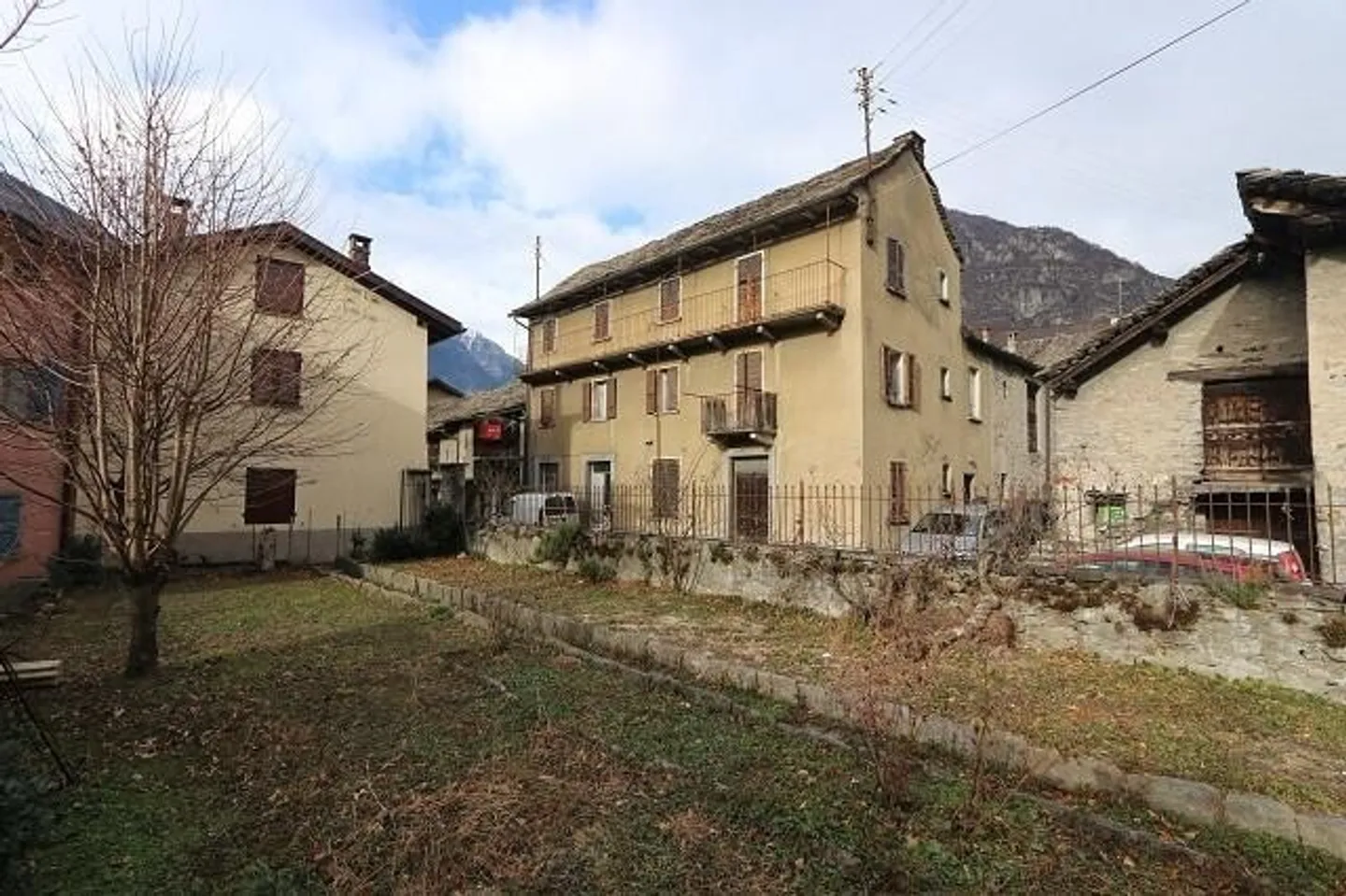 Maison plurifamiliale avec jardin - Photo 1 sur 13