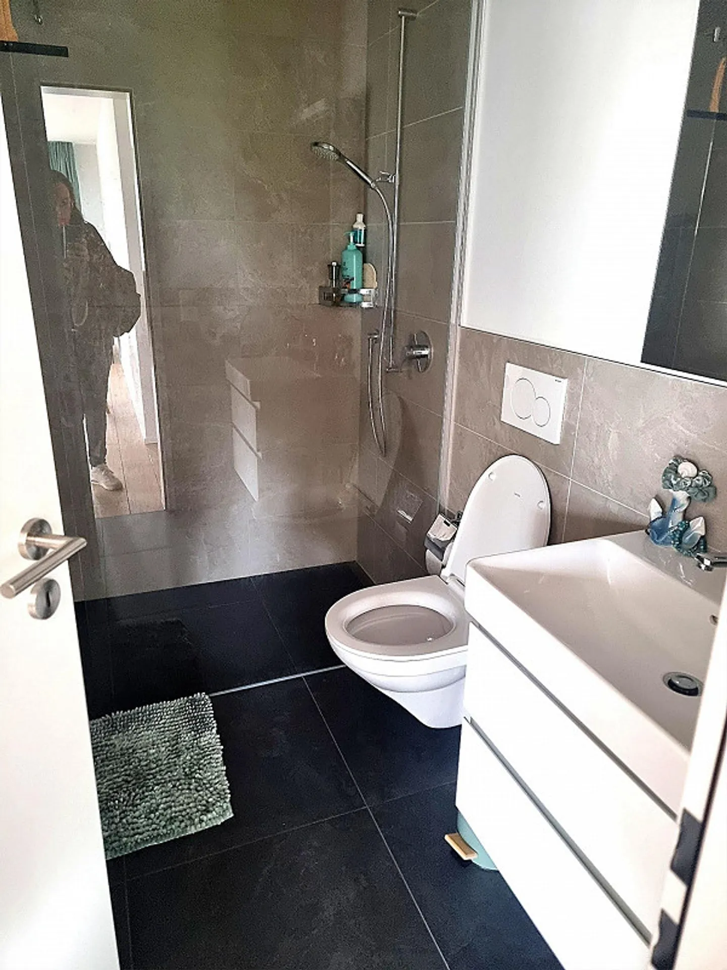 Sublet: Bright Attic Apartment with Huge Balcony - Photo 8 of 10