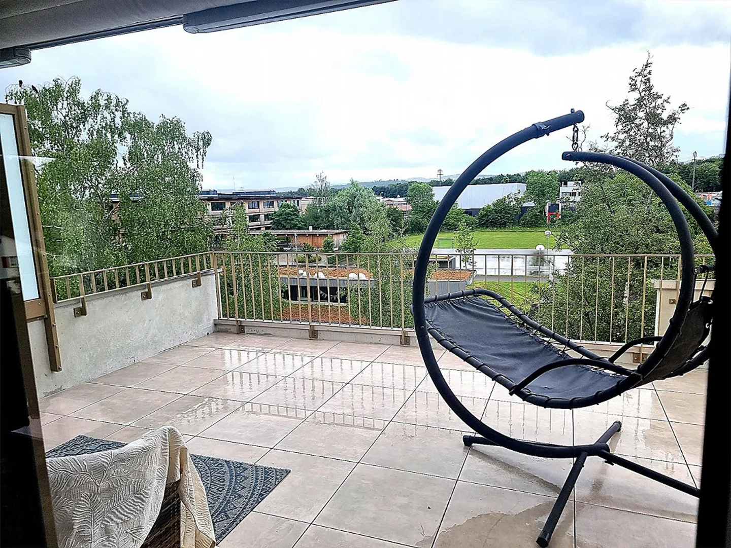Sublet: Bright Attic Apartment with Huge Balcony - Photo 3 of 10