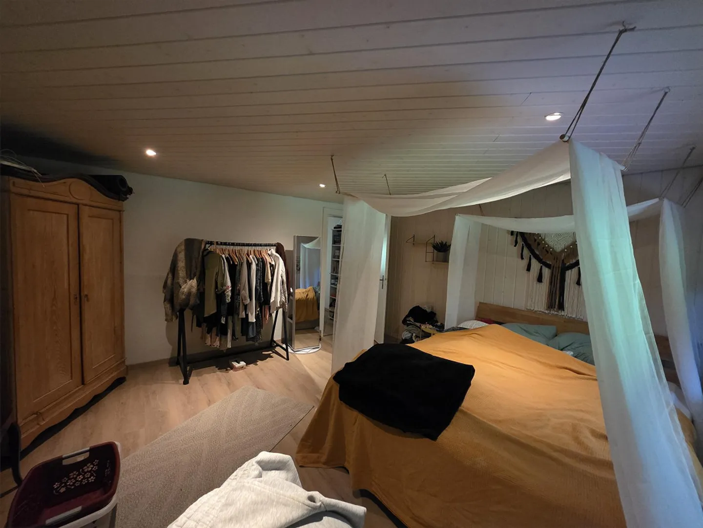 Apartment - Photo 7 of 12