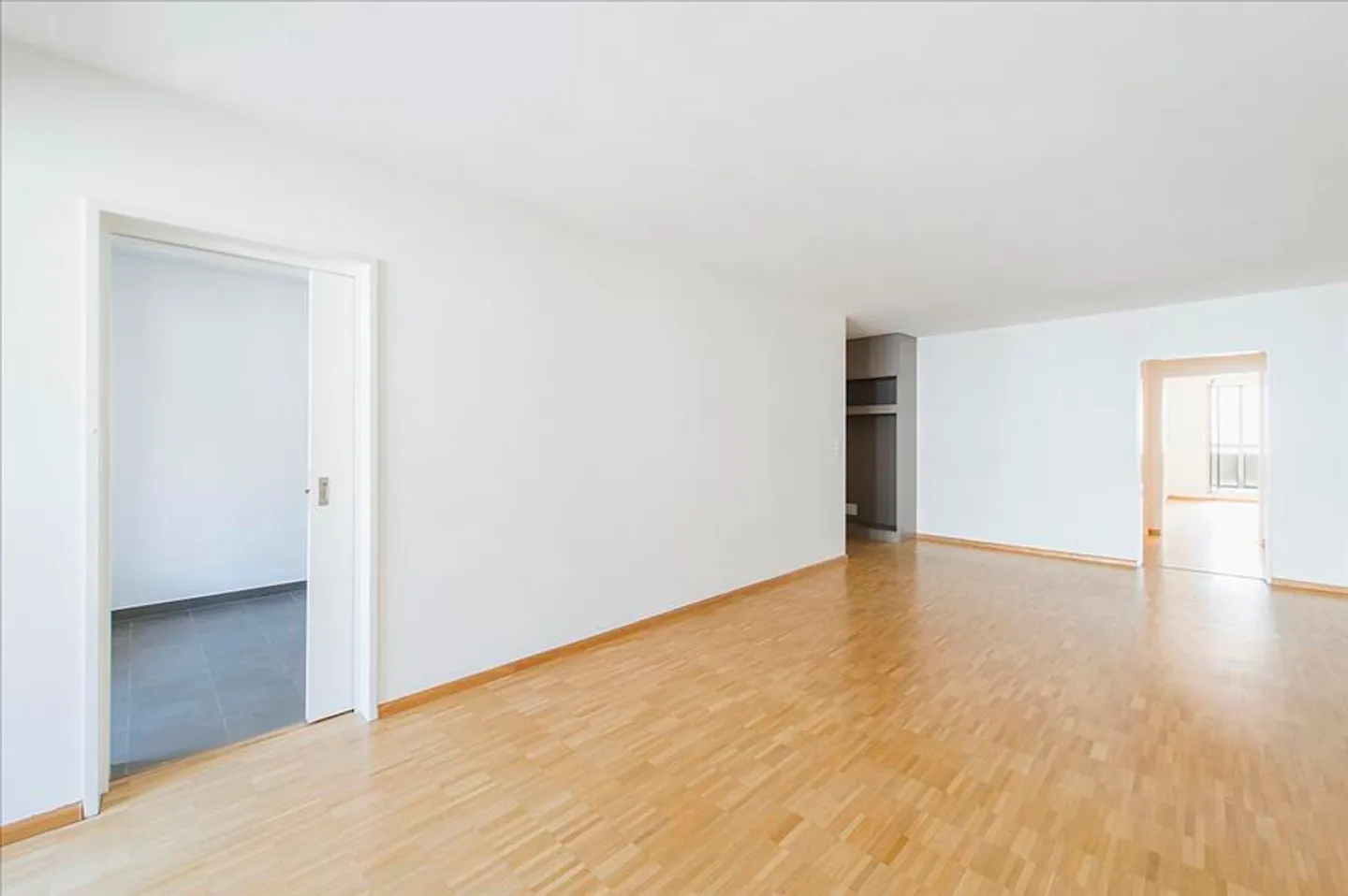 City apartment with wonderful view of the Elisabethenkirche - Photo 2 of 8