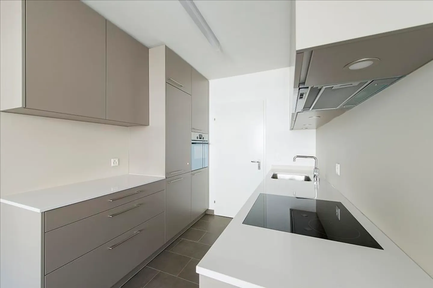 City apartment with wonderful view of the Elisabethenkirche - Photo 3 of 8