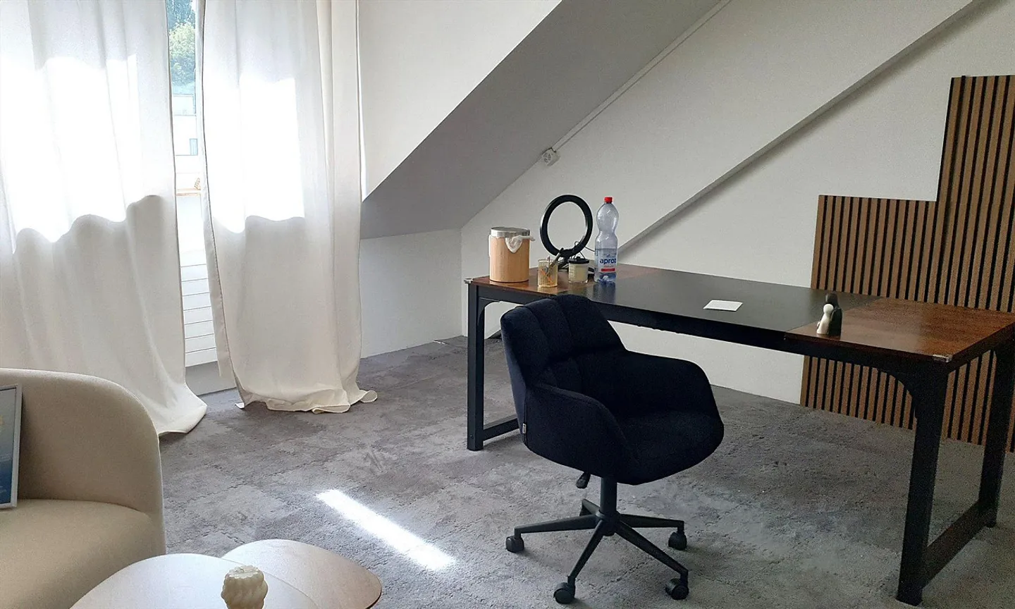 Luminoso e bellissimo studio d'artista o ufficio startup - Foto 2 di 9