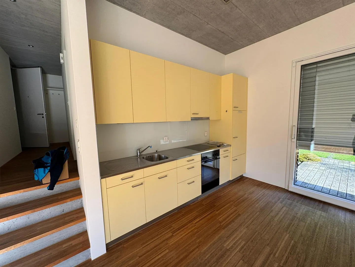 Modern 2.5-room apartment with fireplace in Goldau - Photo 1 of 7