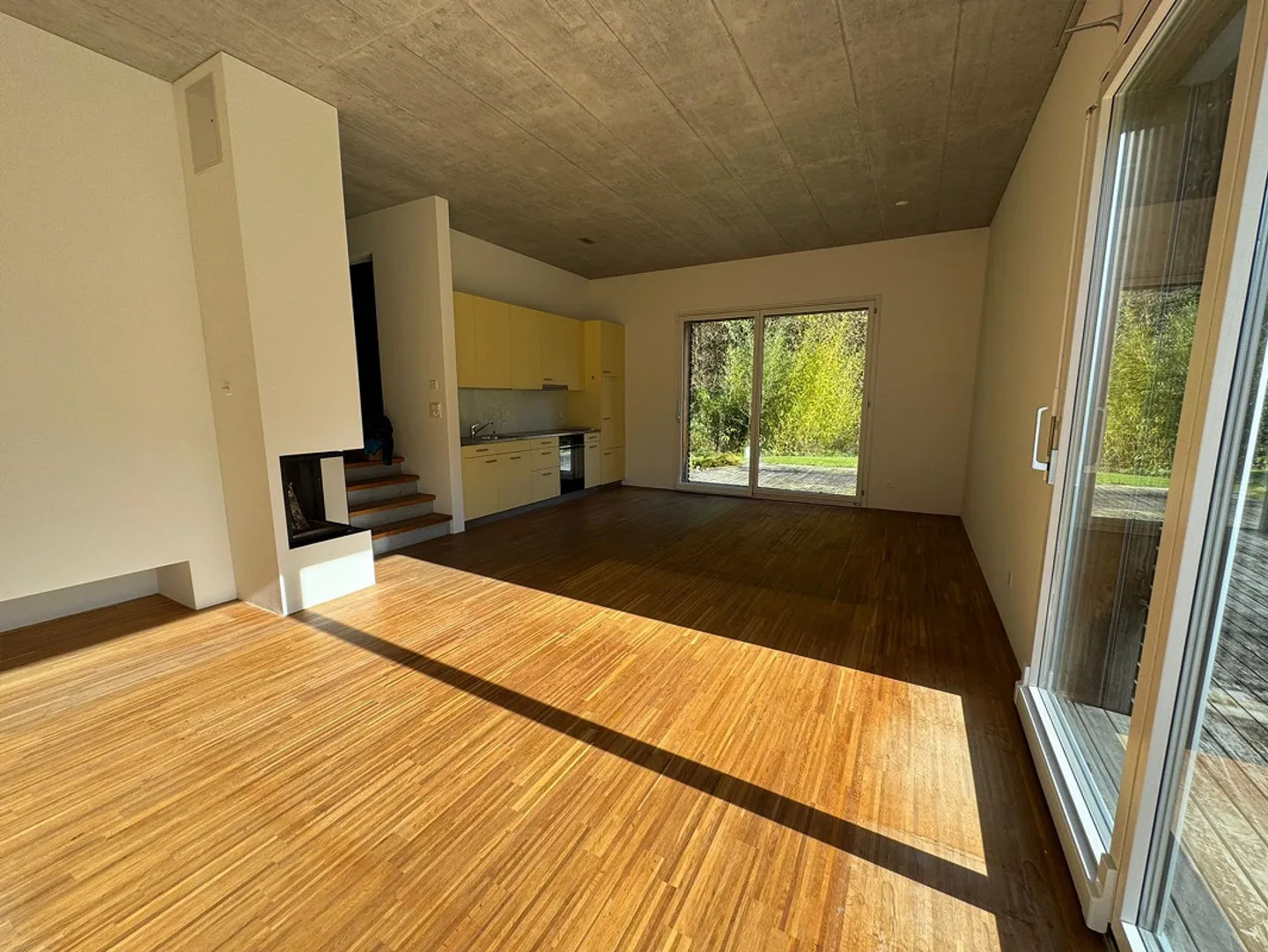 Modern 2.5-room apartment with fireplace in Goldau - Photo 2 of 7
