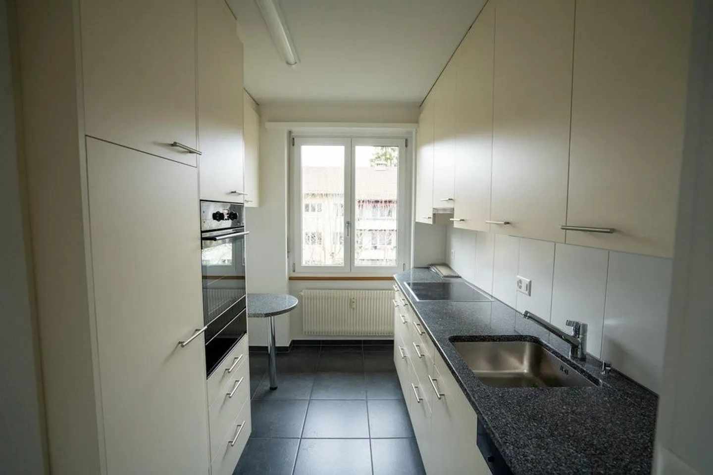 Bright 3-room apartment in a central location - Photo 4 of 12