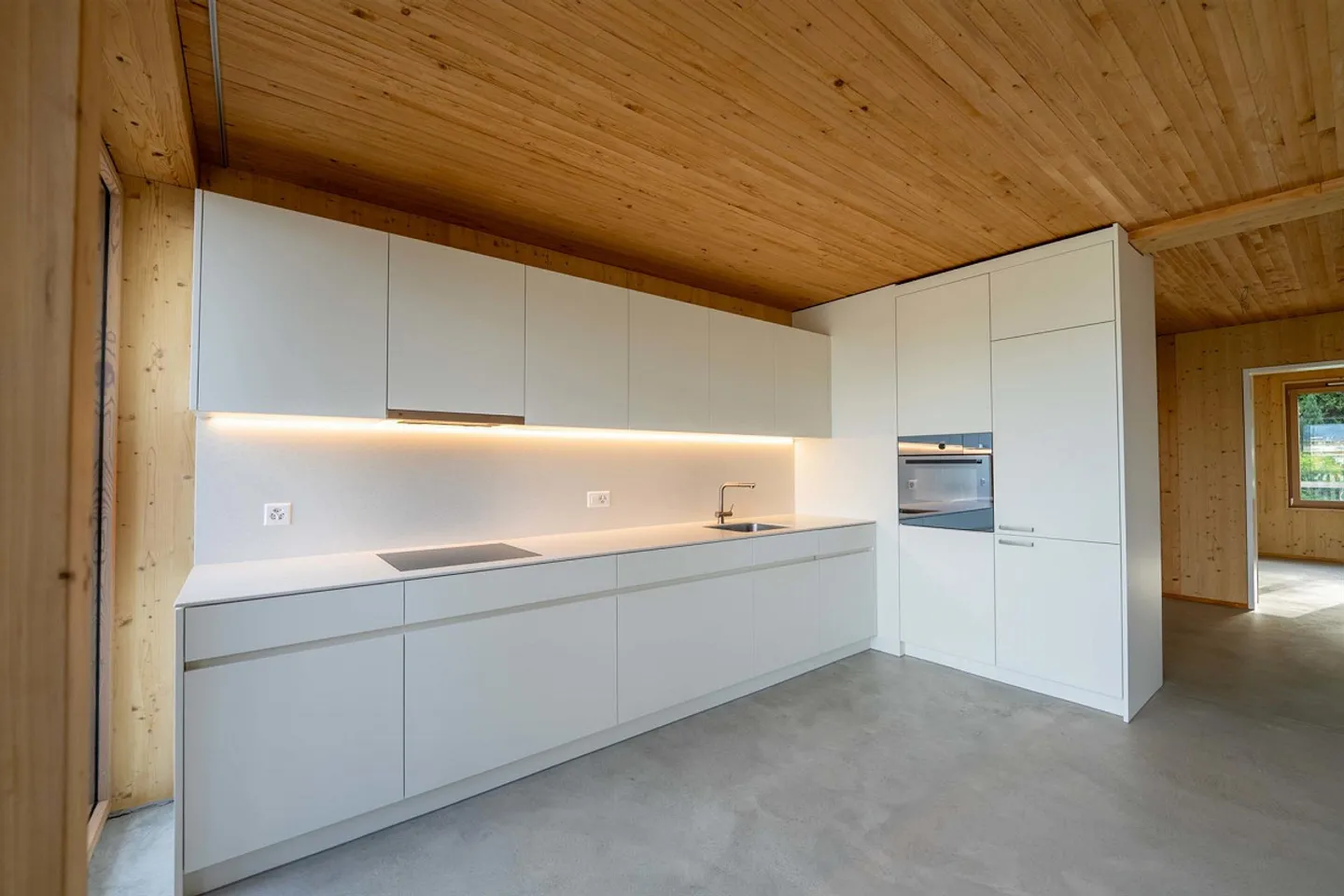 Appartement moderne de 3,5 pièces au centre du village - Photo 2 sur 6