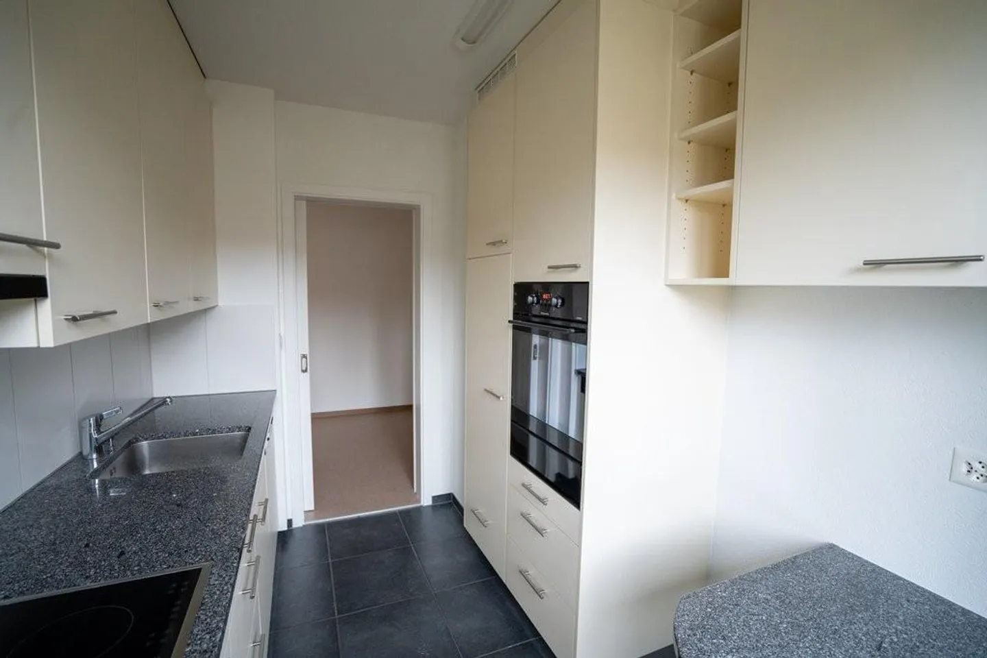 Bright 3-room apartment in a central location - Photo 5 of 12