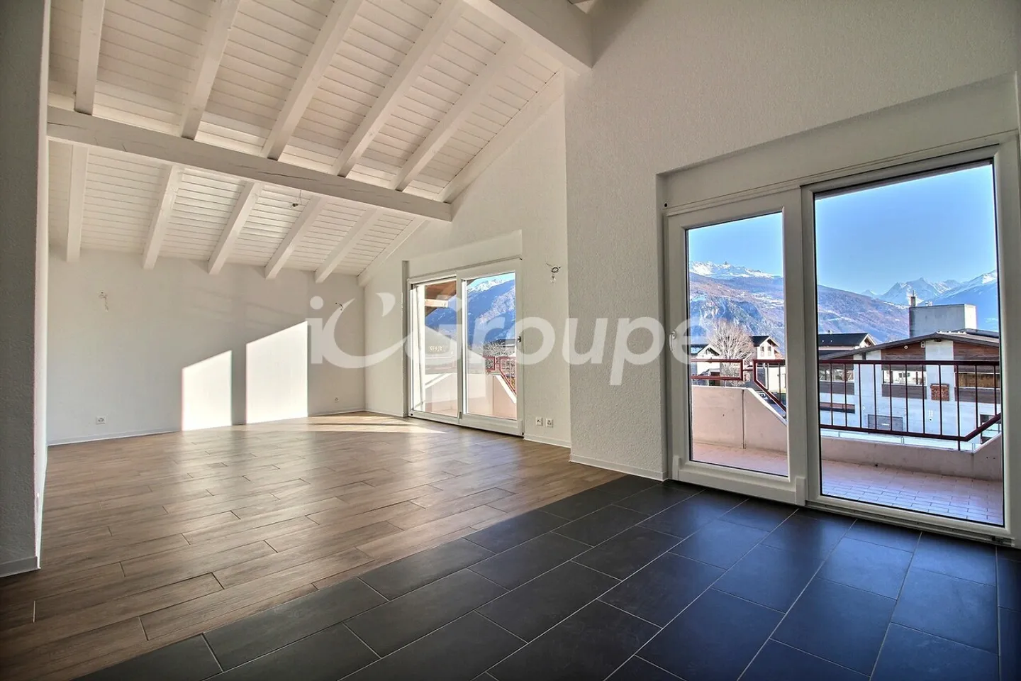 Appartamento di 4,5 locali all'ultimo piano con una vista magnifica - Foto 3 di 10