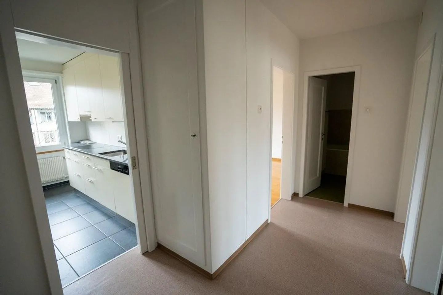 Bright 3-room apartment in a central location - Photo 8 of 12