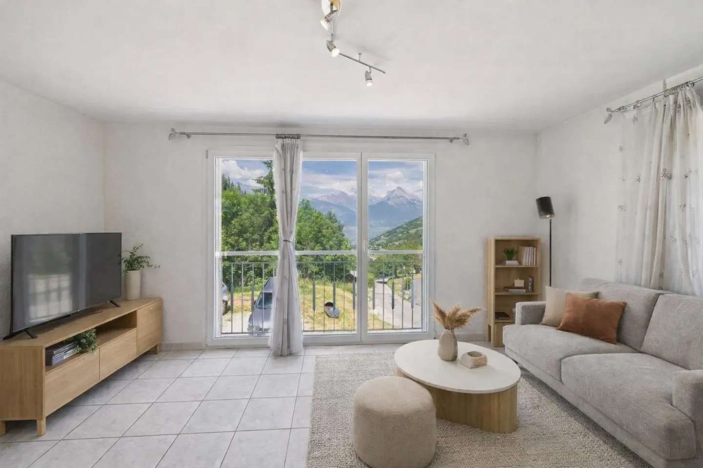 Large property with garages and workshops 10 minutes from Sion! - Photo 4 of 10
