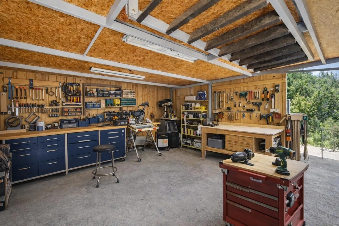 Large property with garages and workshops 10 minutes from Sion! - Photo 9 of 10