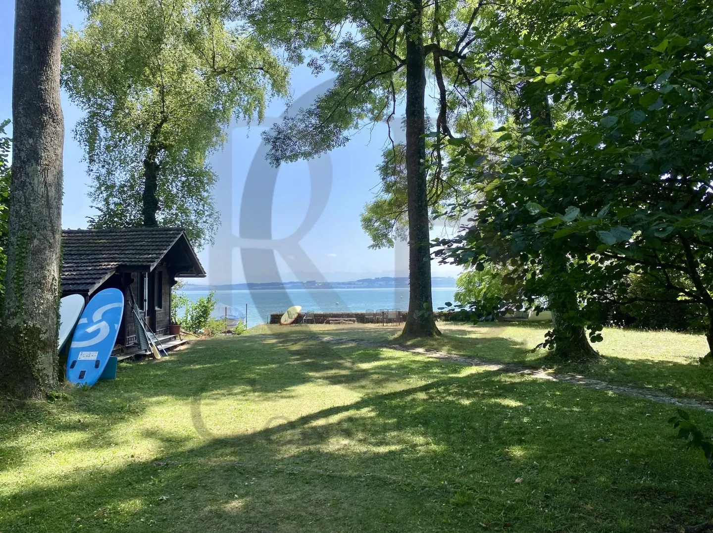 Villa au bord du lac, dotée d'un spacieux jardin - Foto 3 di 9
