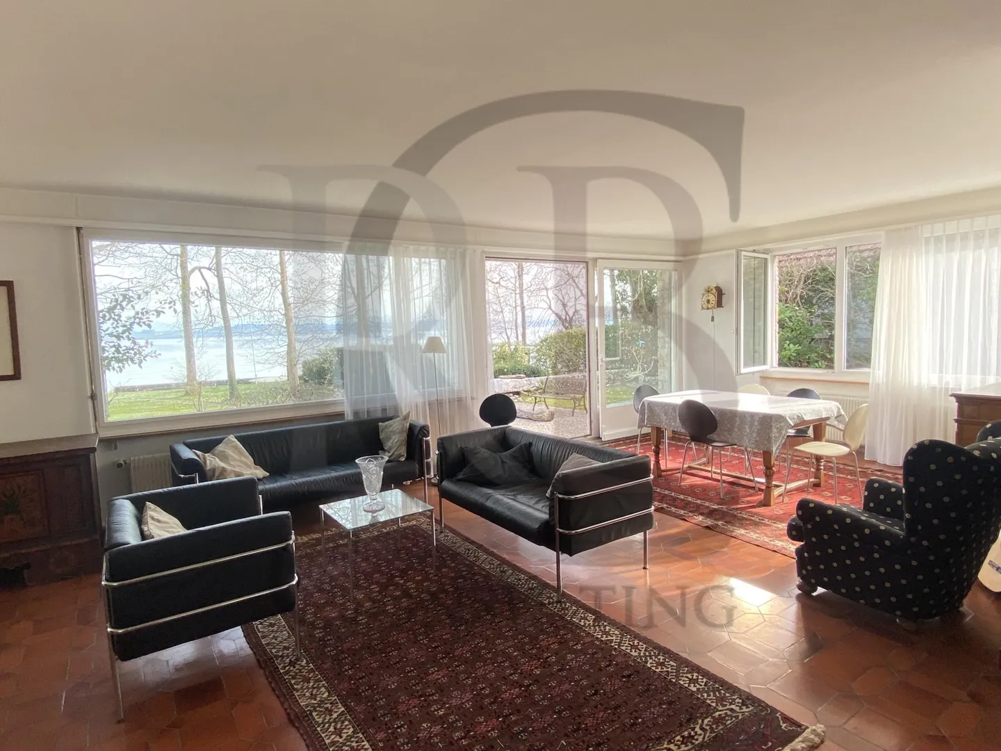 Villa au bord du lac, dotée d'un spacieux jardin - Foto 4 di 9