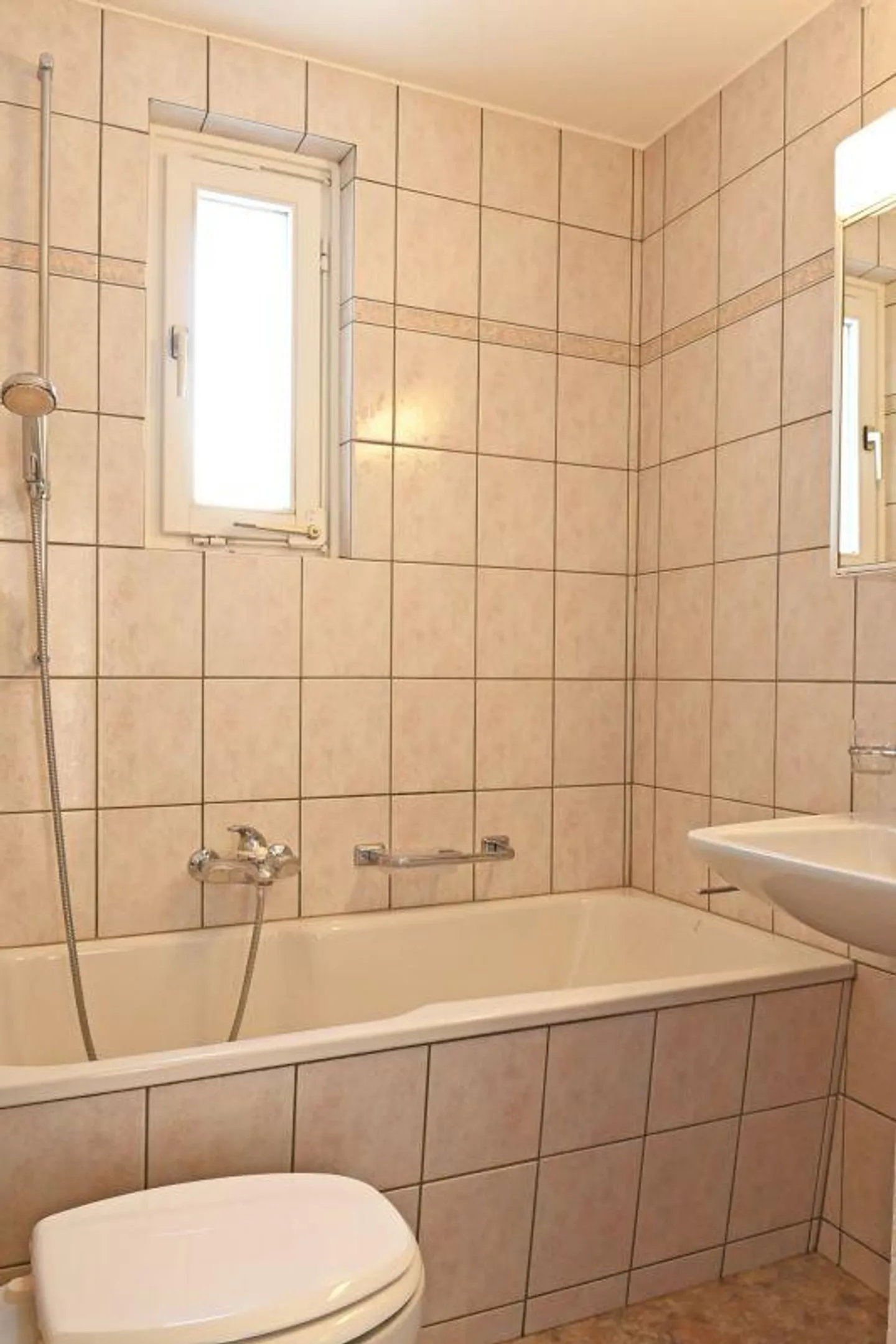 4.0 room apartment with charm in a central location - Photo 7 of 10