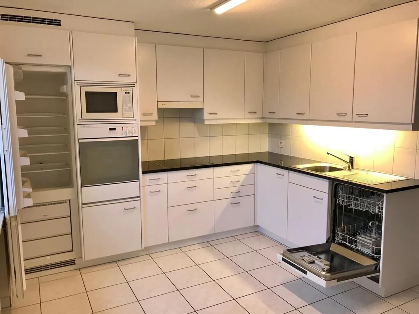 Beautiful and bright 3-room apartment on the 2nd floor near Bachgraben - Photo 2 of 7