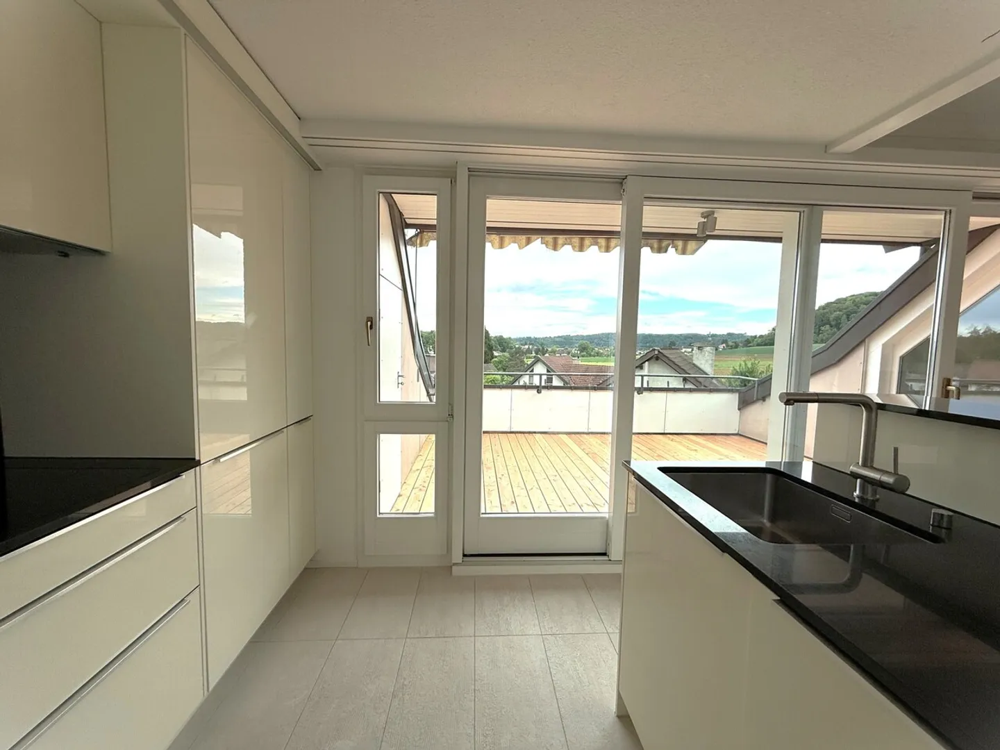 Maisonette rénovée avec terrasse - Photo 7 sur 21