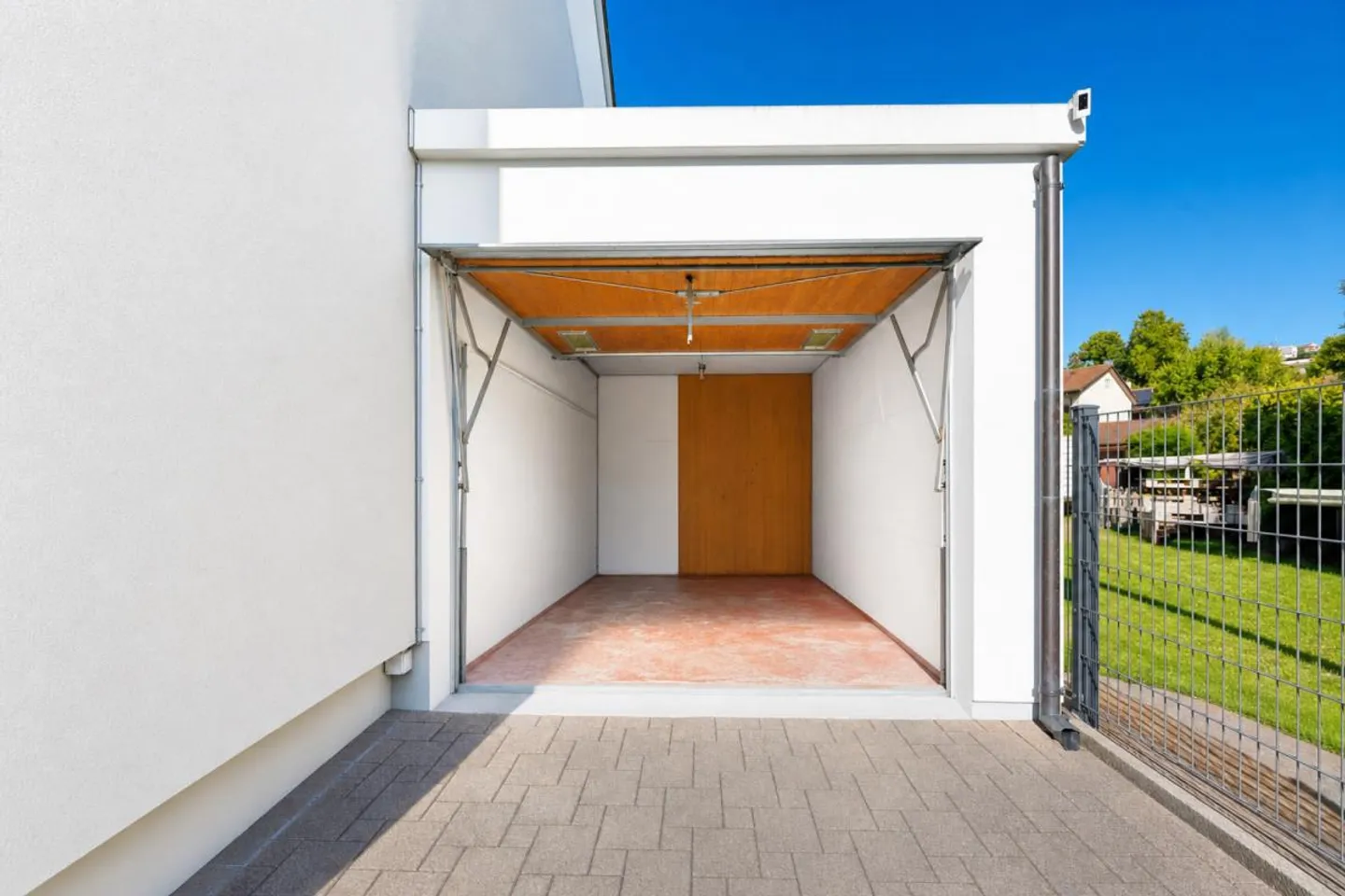 Attraente casa unifamiliare di 4,5 locali con garage, balcone e giardino a Reinach - Foto 24 di 30