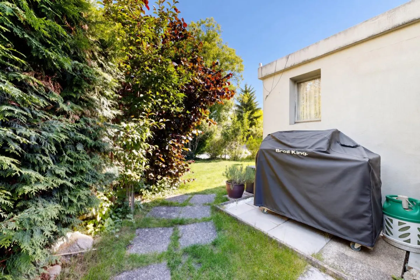 Attraente casa unifamiliare di 4,5 locali con garage, balcone e giardino a Reinach - Foto 27 di 30