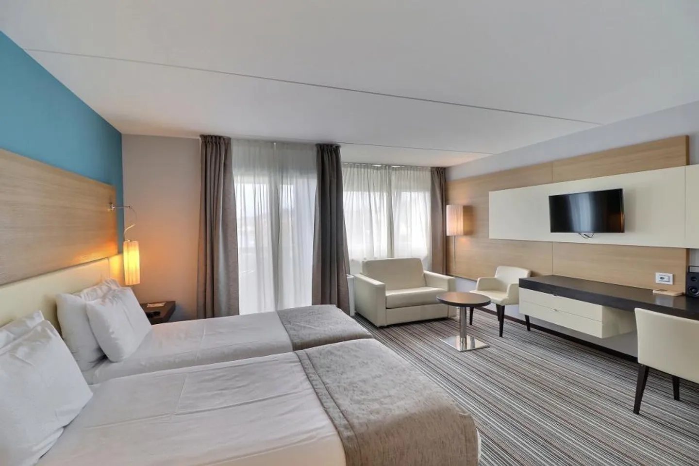 GRANDE CAMERA DOPPIA NELL'HOTEL MONA - Foto 5 di 11