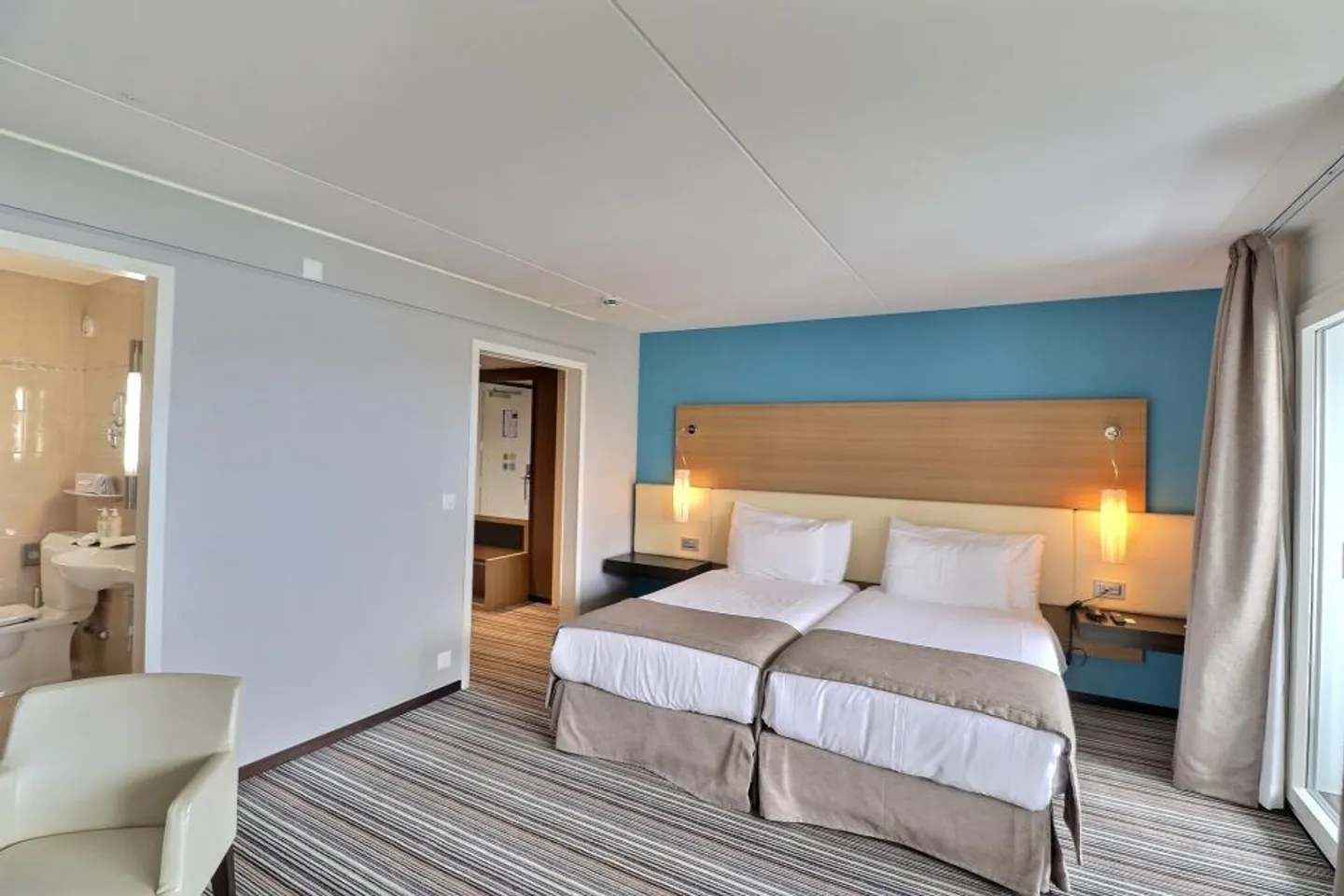 GRANDE CAMERA DOPPIA NELL'HOTEL MONA - Foto 6 di 11