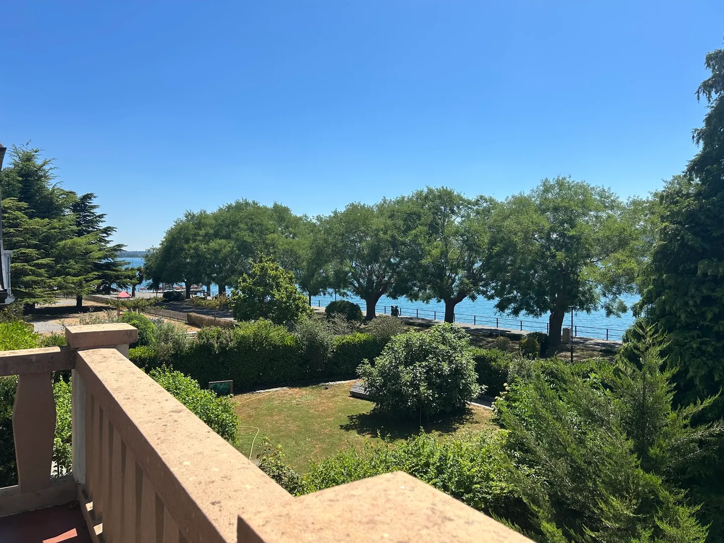 Villa am See für Ferien - Foto 1 von 9