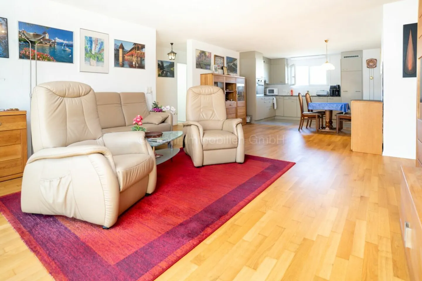 Appartement confortable de 4,5 pièces avec balcon spacieux et ensoleillé - Photo 3 sur 19