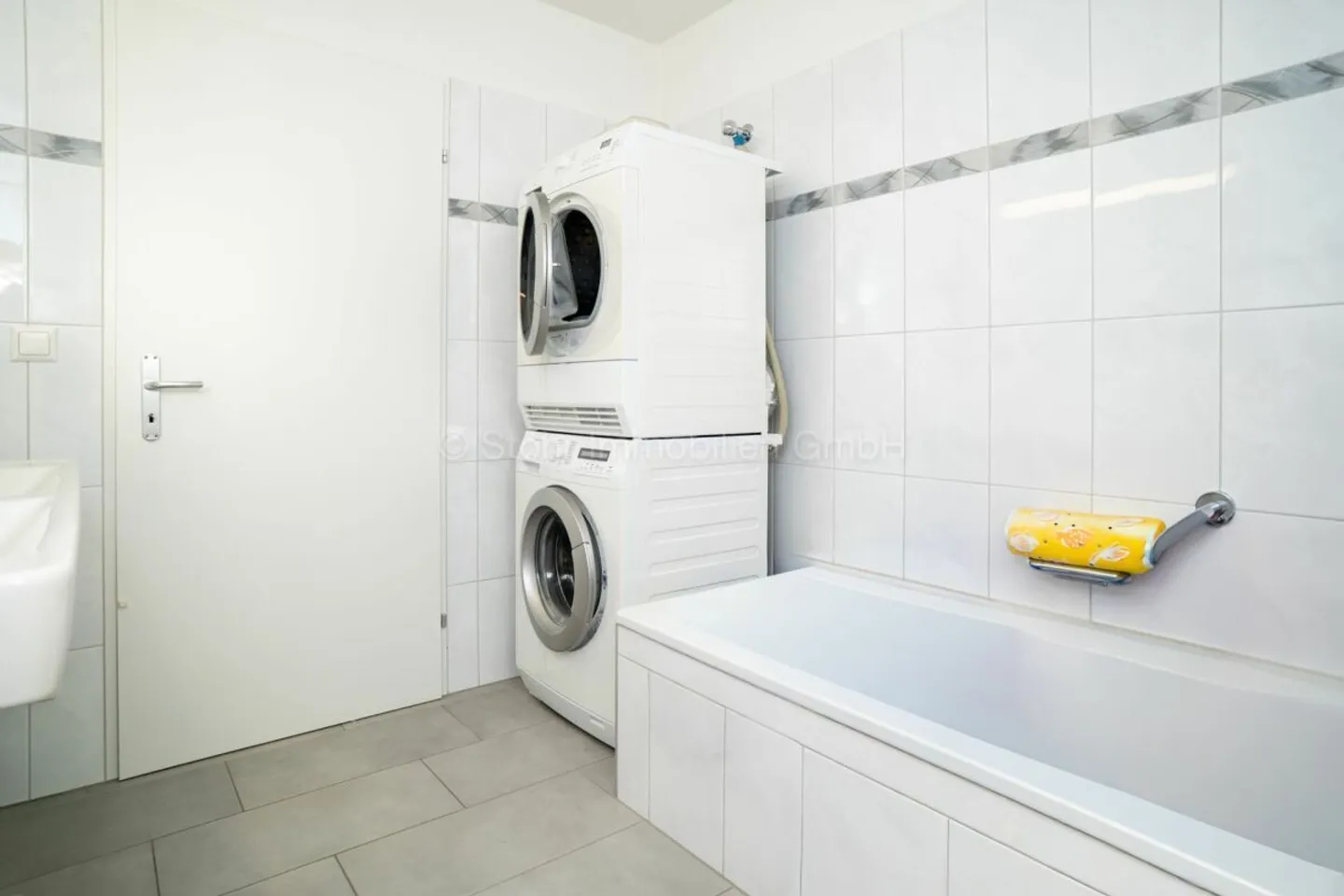 Appartement confortable de 4,5 pièces avec balcon spacieux et ensoleillé - Photo 16 sur 19