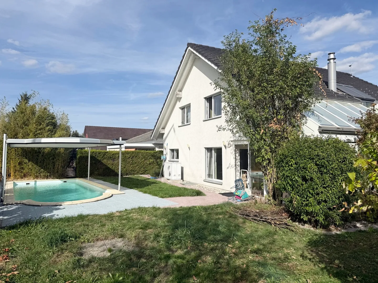Maison individuelle avec piscine, sauna, salle de loisirs et grand garage ! - Photo 2 sur 12