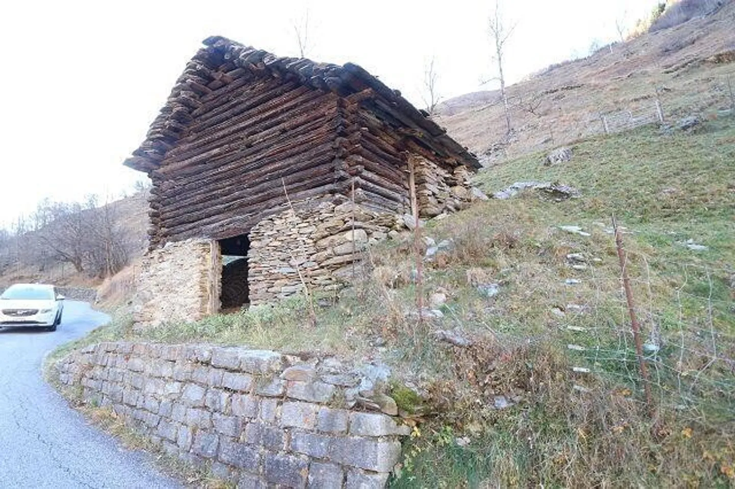rustico di 3 locali molto tranquilla, soleggiata con bella vista - Foto 1 di 13