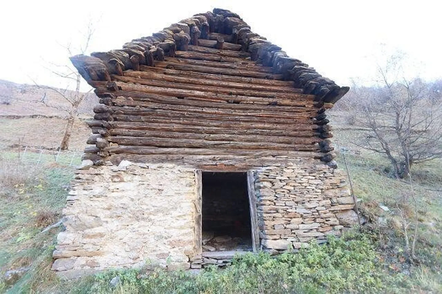 rustico di 3 locali molto tranquilla, soleggiata con bella vista - Foto 2 di 13