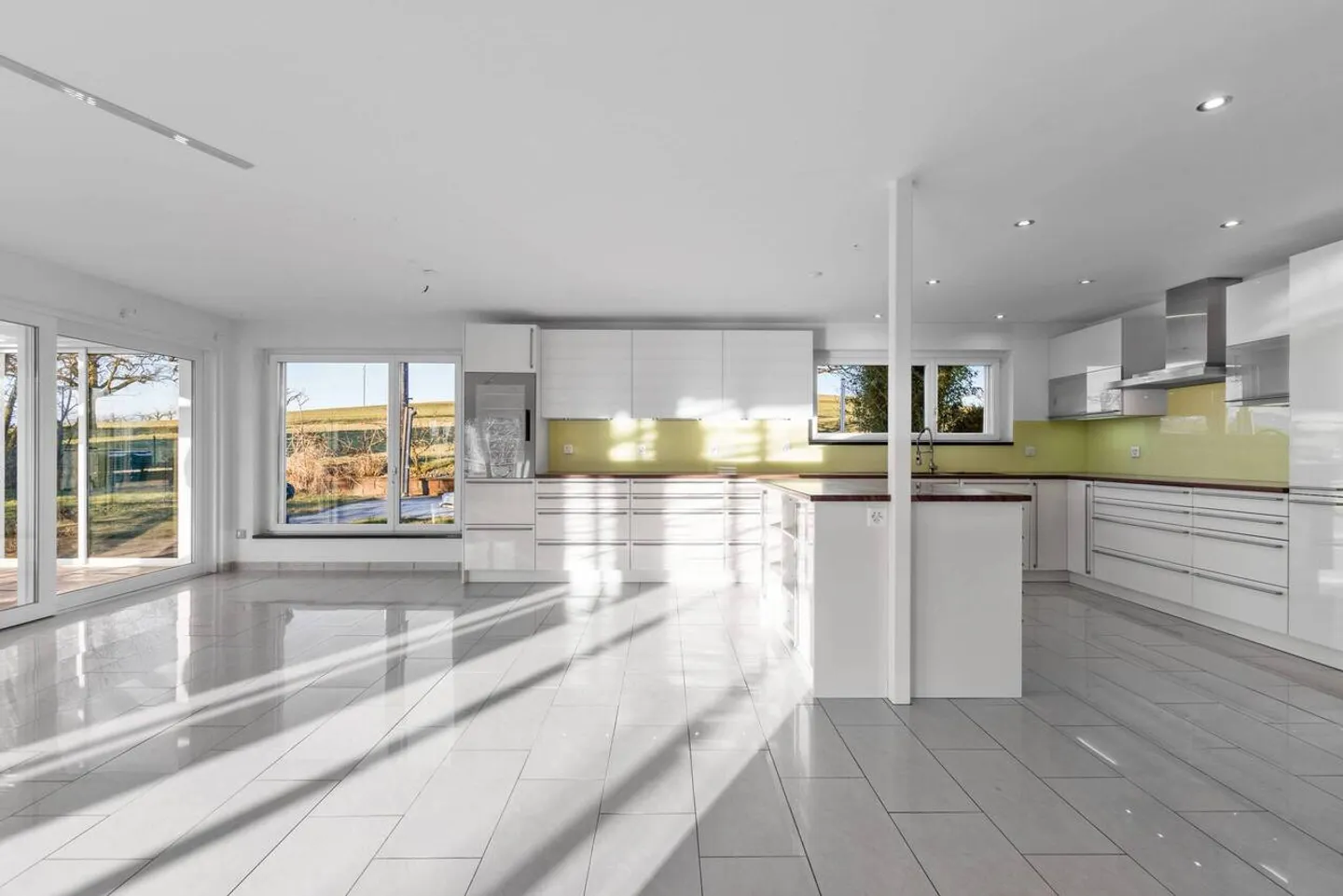 Maison individuelle avec piscine, sauna, salle de loisirs et grand garage ! - Photo 6 sur 12
