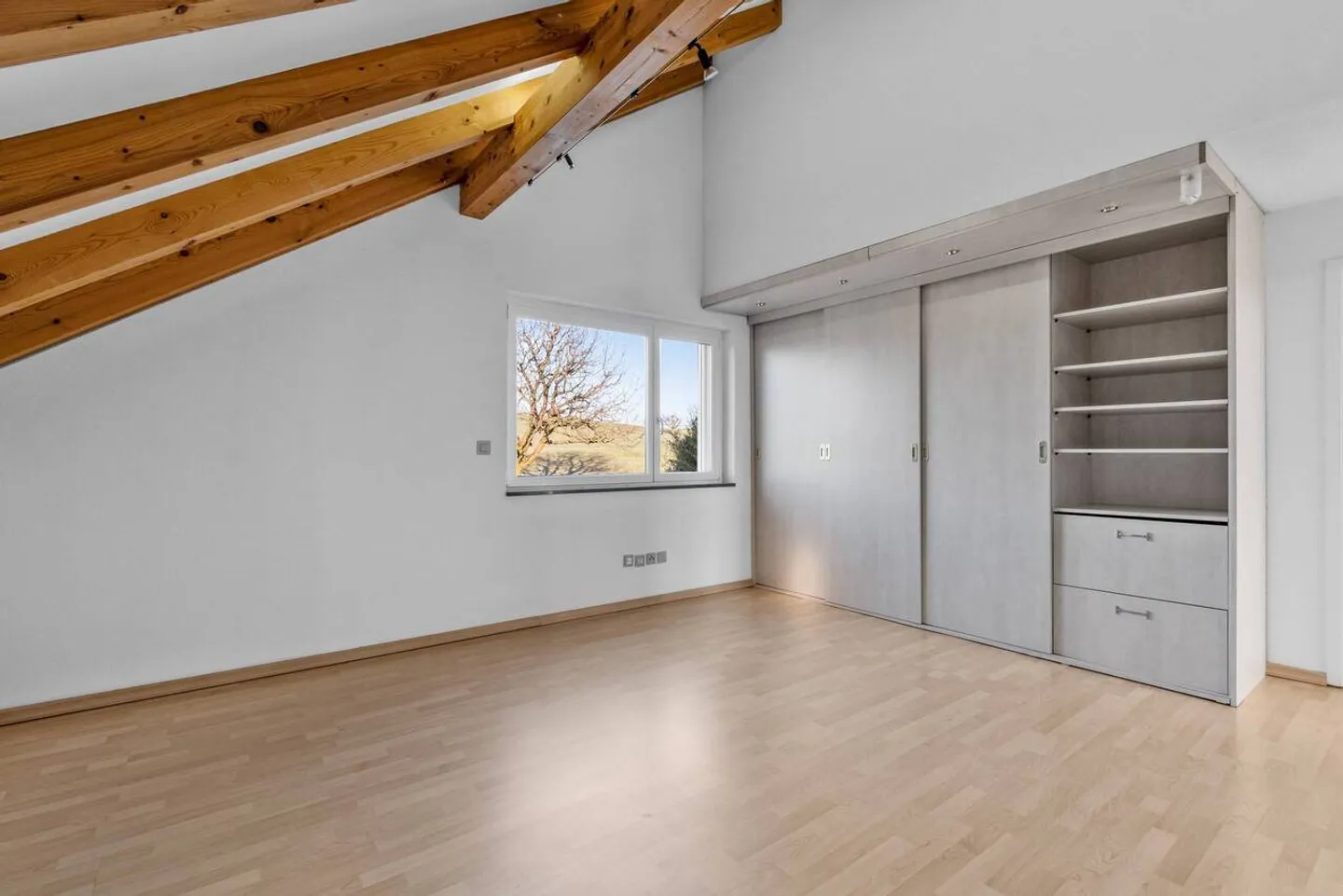 Maison individuelle avec piscine, sauna, salle de loisirs et grand garage ! - Photo 10 sur 12