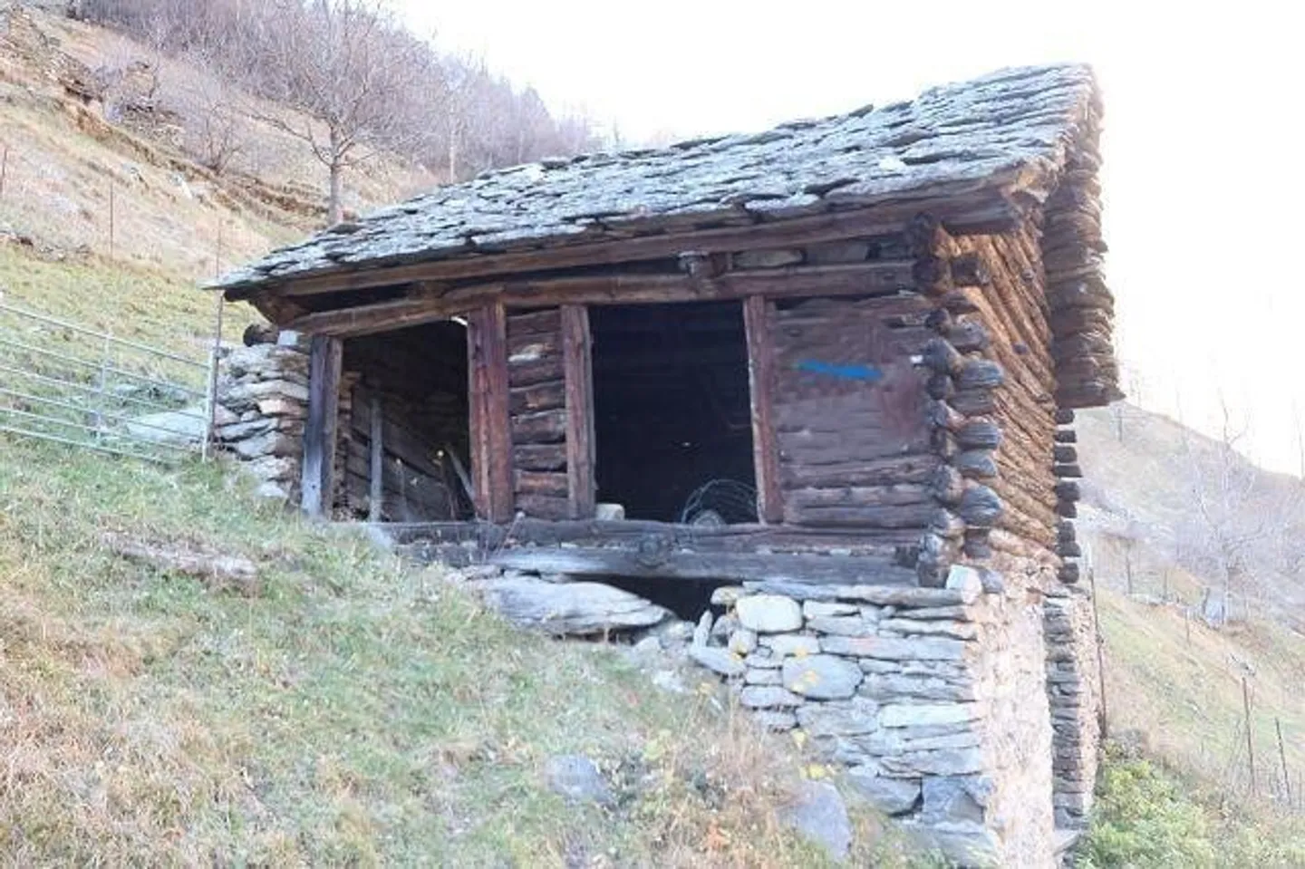 rustico di 3 locali molto tranquilla, soleggiata con bella vista - Foto 3 di 13