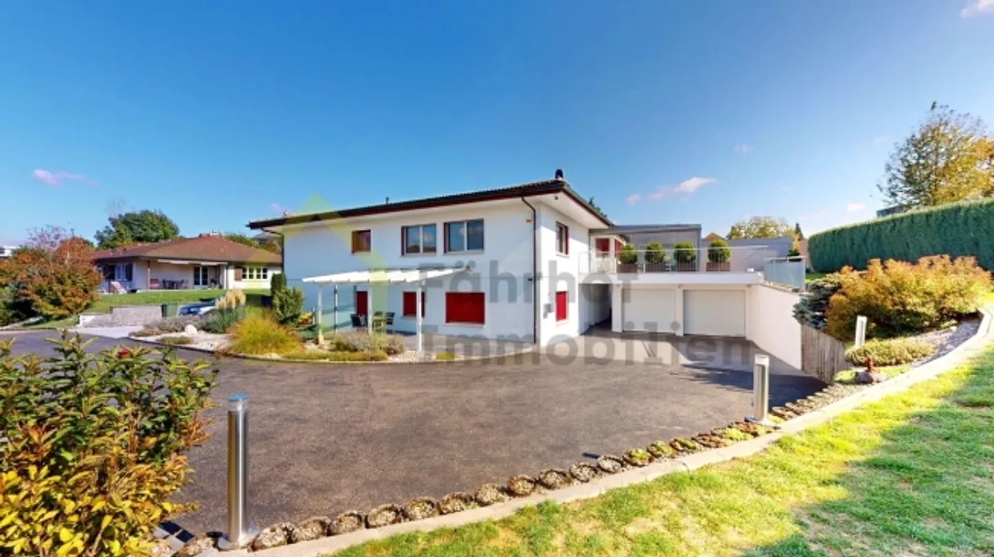 Exclusive single-family to two-family house with a wide view - Photo 5 of 15