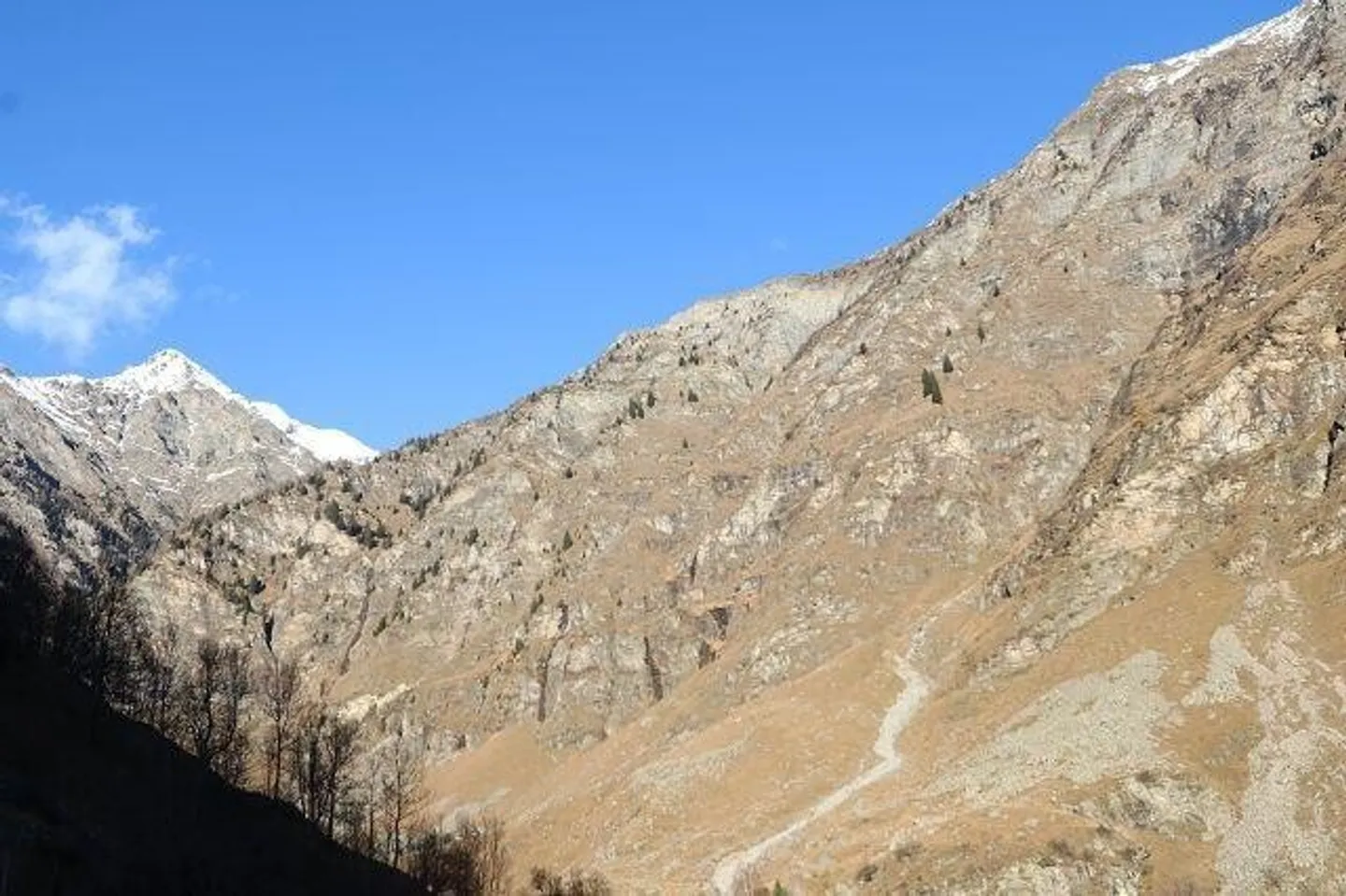 rustico di 3 locali molto tranquilla, soleggiata con bella vista - Foto 9 di 13