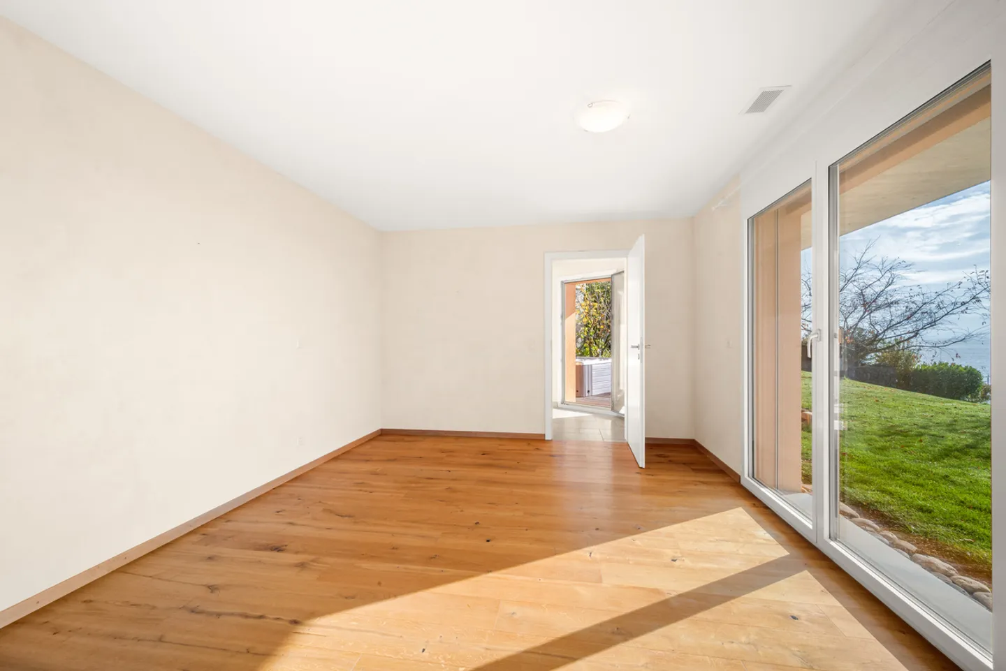 Exceptionnelle propriété pied dans l'eau, entre Nyon et Lausanne - Photo 18 sur 24