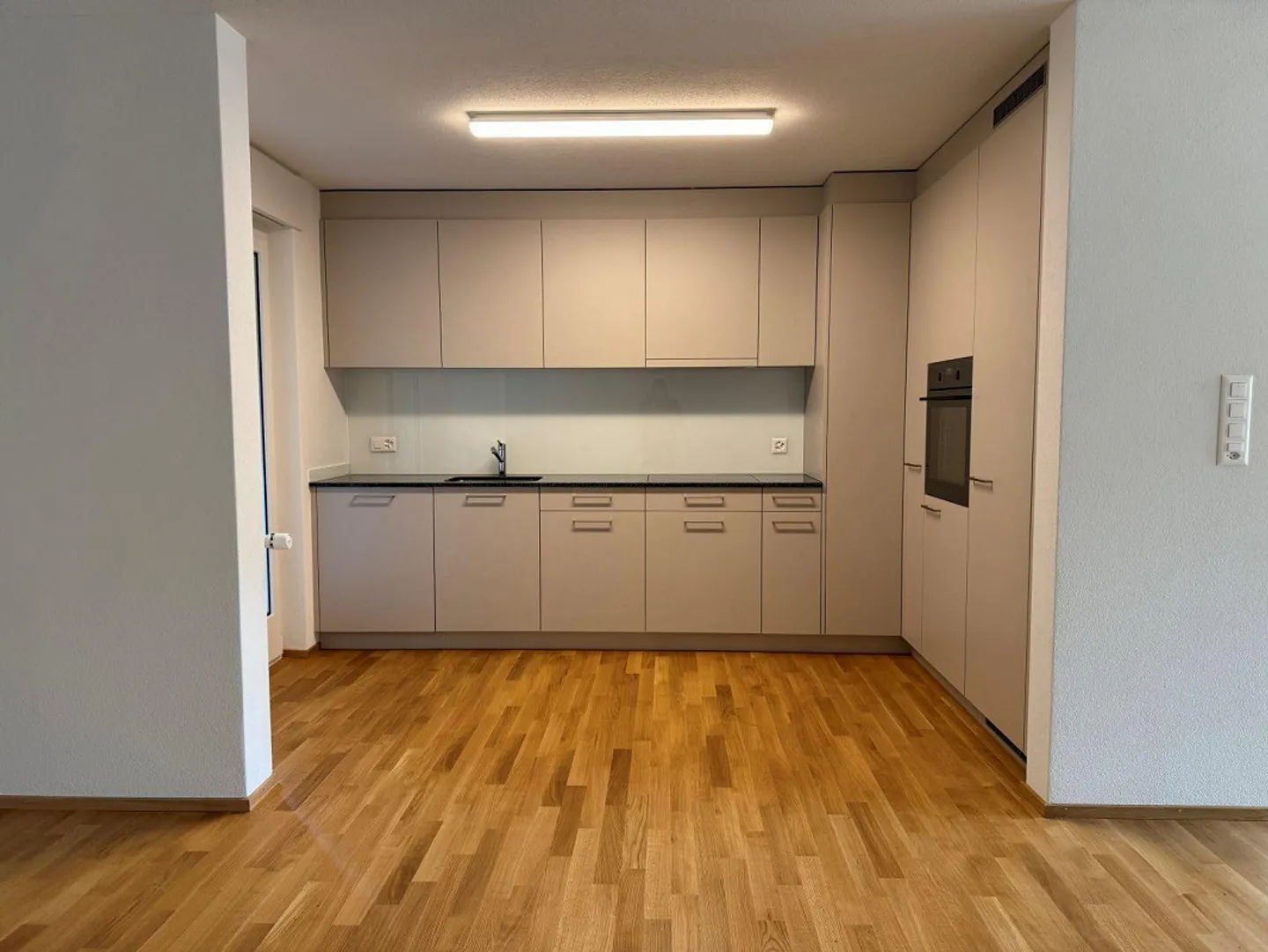 Appartement fraîchement rénové dans un emplacement recherché à Lucerne - Photo 3 sur 12