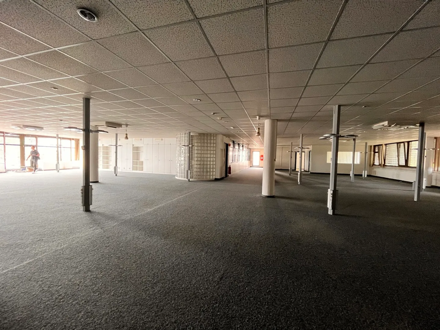 605 m² Fläche - Flexibler Mietvertrag - Foto 3 von 4