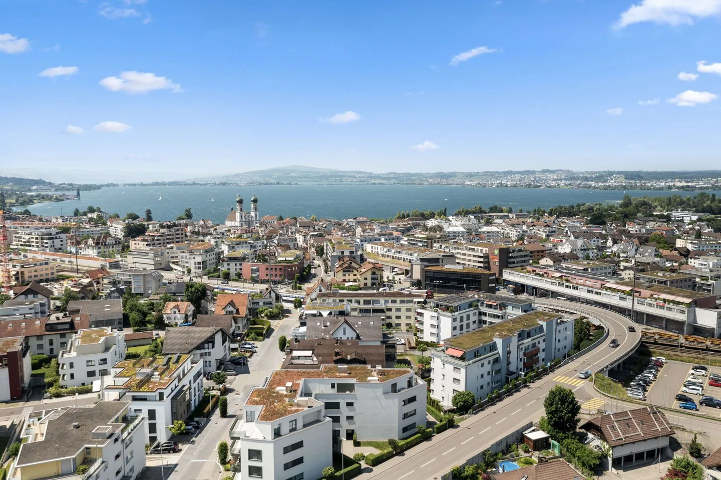 Appartement de jardin élégant et stylé de 4,5 pièces avec des droits de construction intéressants - Photo 2 sur 2