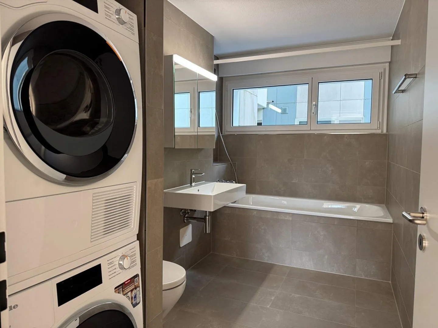 Appartement fraîchement rénové dans un emplacement recherché à Lucerne - Photo 8 sur 12