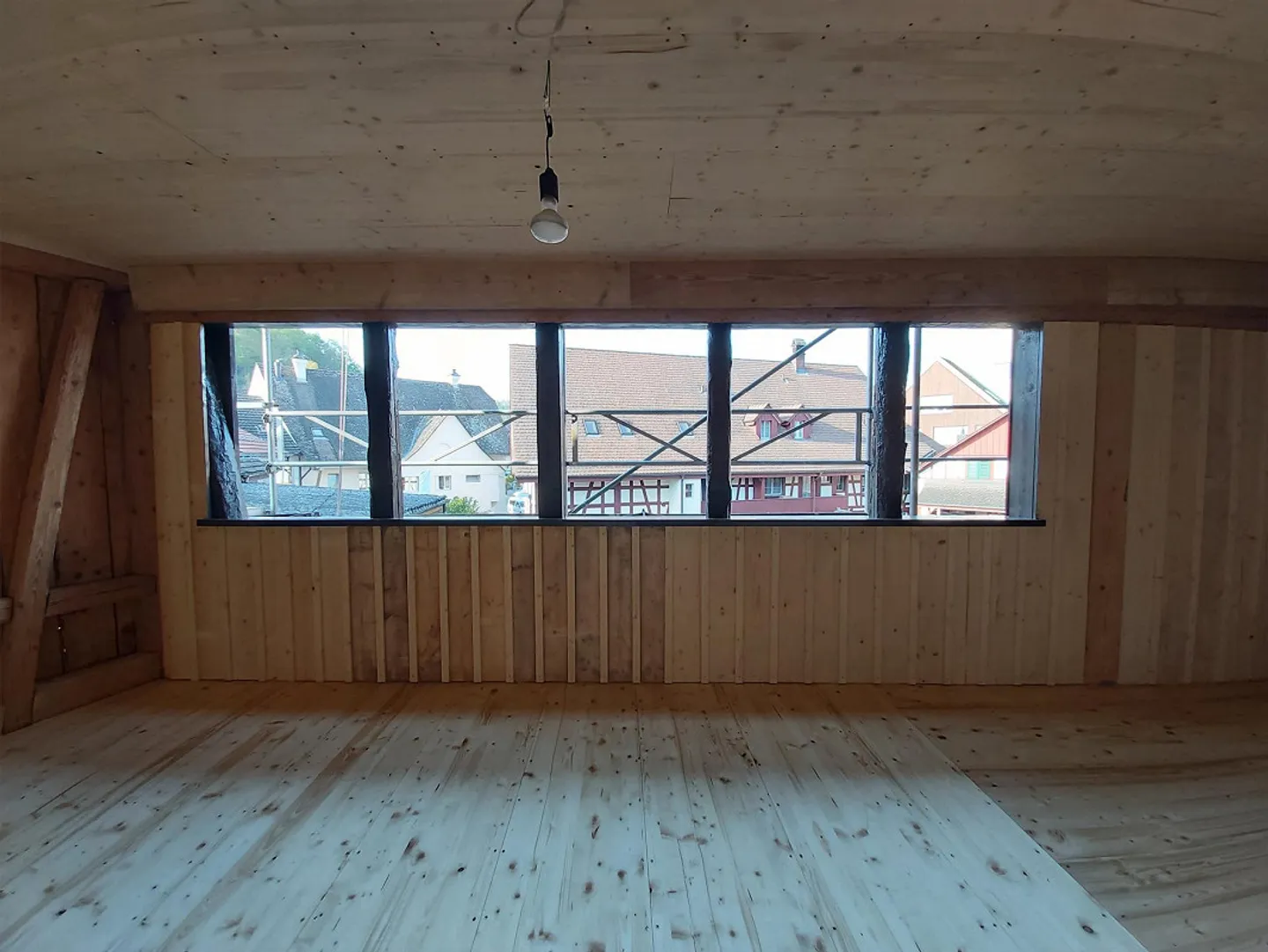 Appartement sous les combles de 3,5 pièces au cœur d'Andelfingen - Photo 3 sur 18