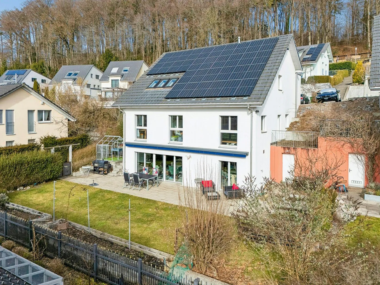 5.5-Room Single-Family House in a Highly Desirable Location - Photo 1 of 12