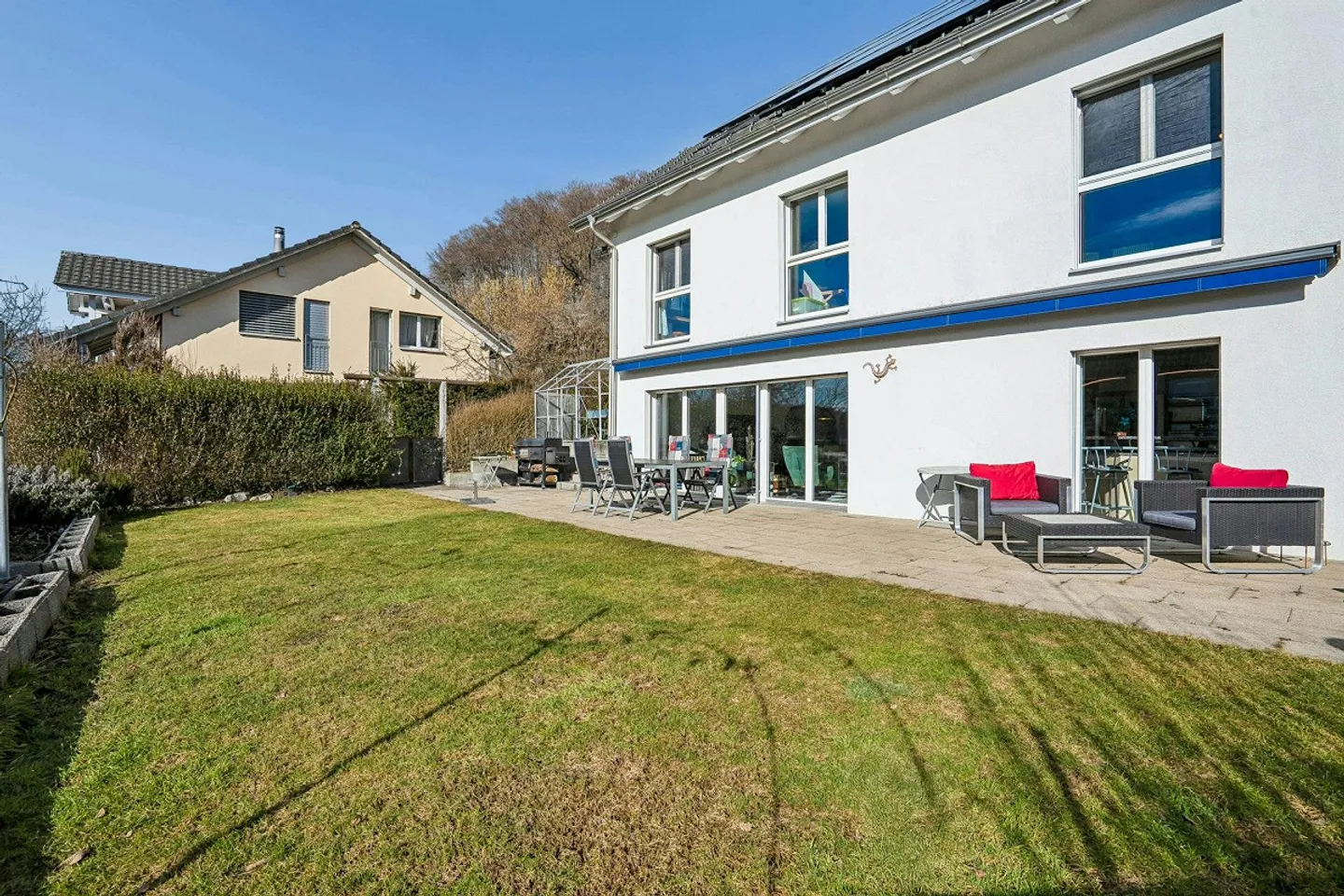 5.5-Room Single-Family House in a Highly Desirable Location - Photo 3 of 12