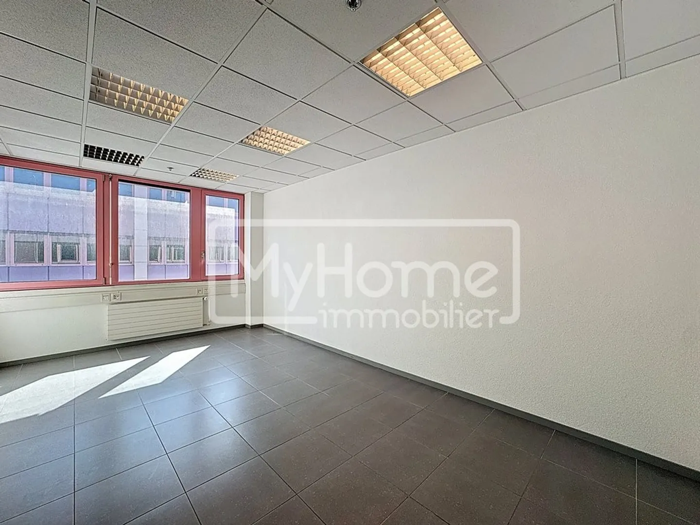 Ampio locale di 516 m2 con più di 9 stanze a Lonay - Foto 6 di 12